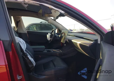 2022 Tesla Model Y Long Range Dual Motor All-Wheel Drive z USA, uszkodzony, nr VIN 7SAYGAEE6NF457237